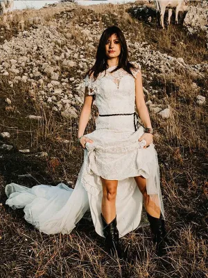 Cap Sleeve Lace Vintage Wedding Dress Backless A-Line Rustic Wedding Dress Bridal Gown CA067