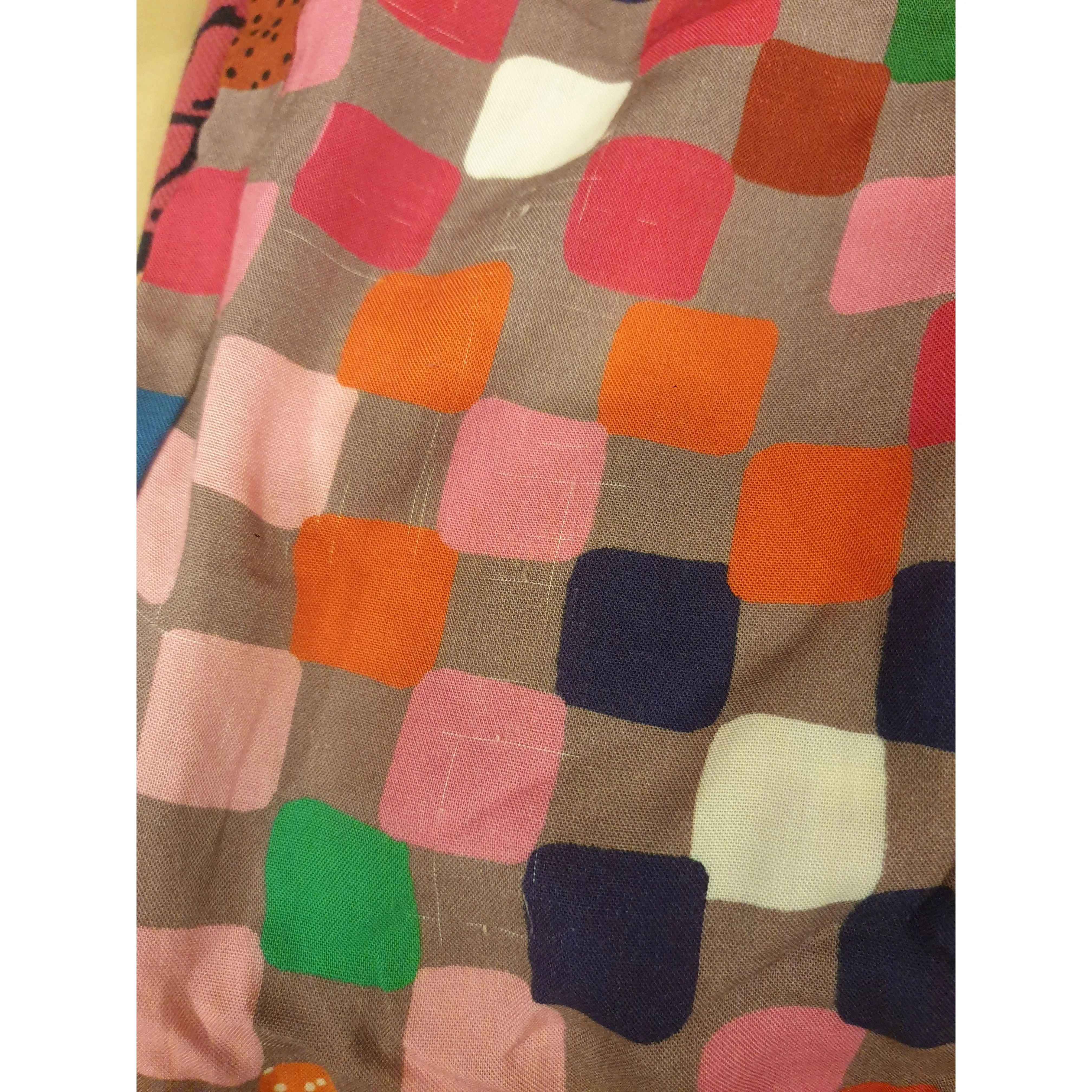 Doops pre-owned colourful square print light weight straight leg pants size XS (best fits size 6)