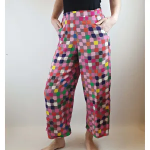 Doops pre-owned colourful square print light weight straight leg pants size XS (best fits size 6)