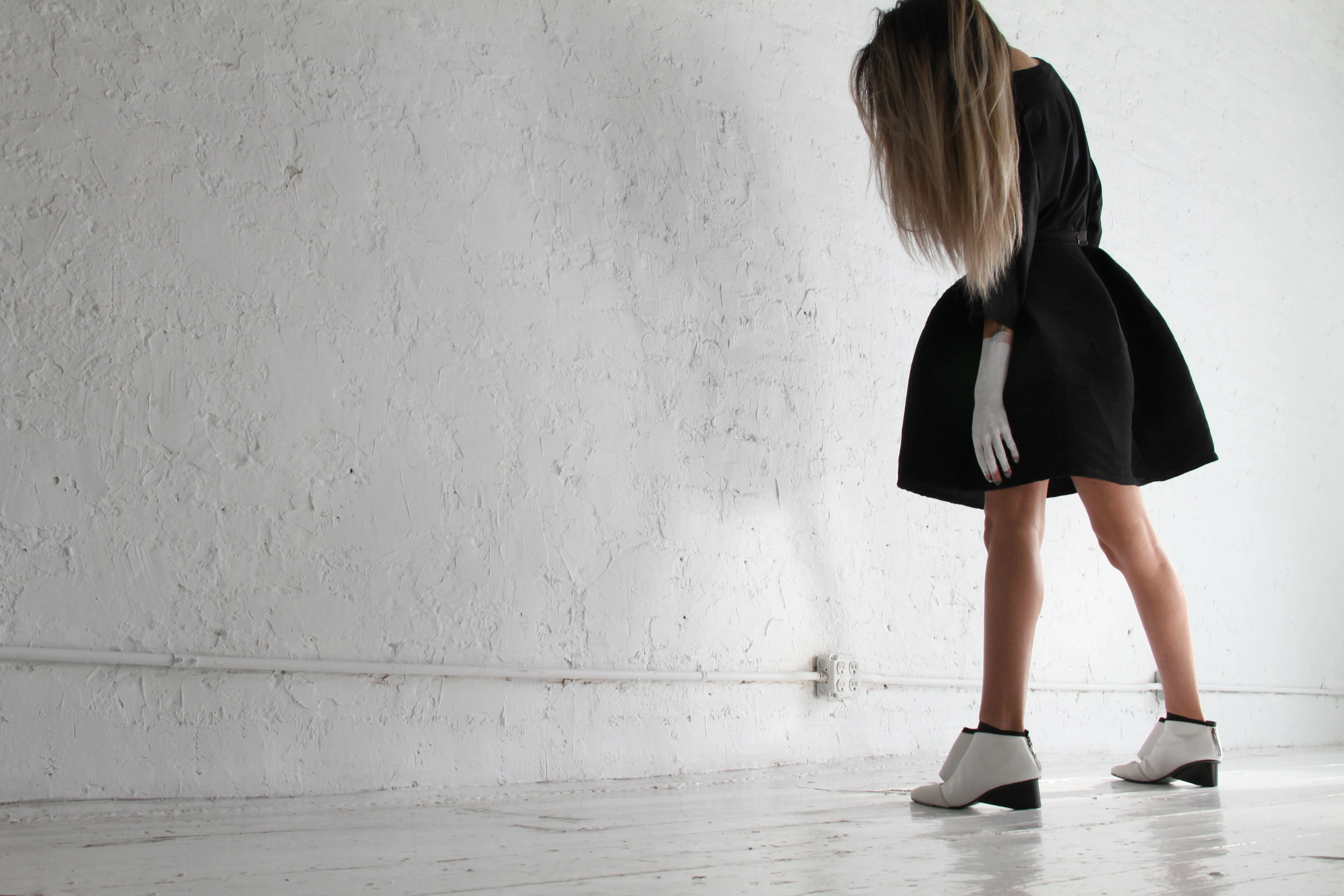 JUMP / WHITE PONY /
