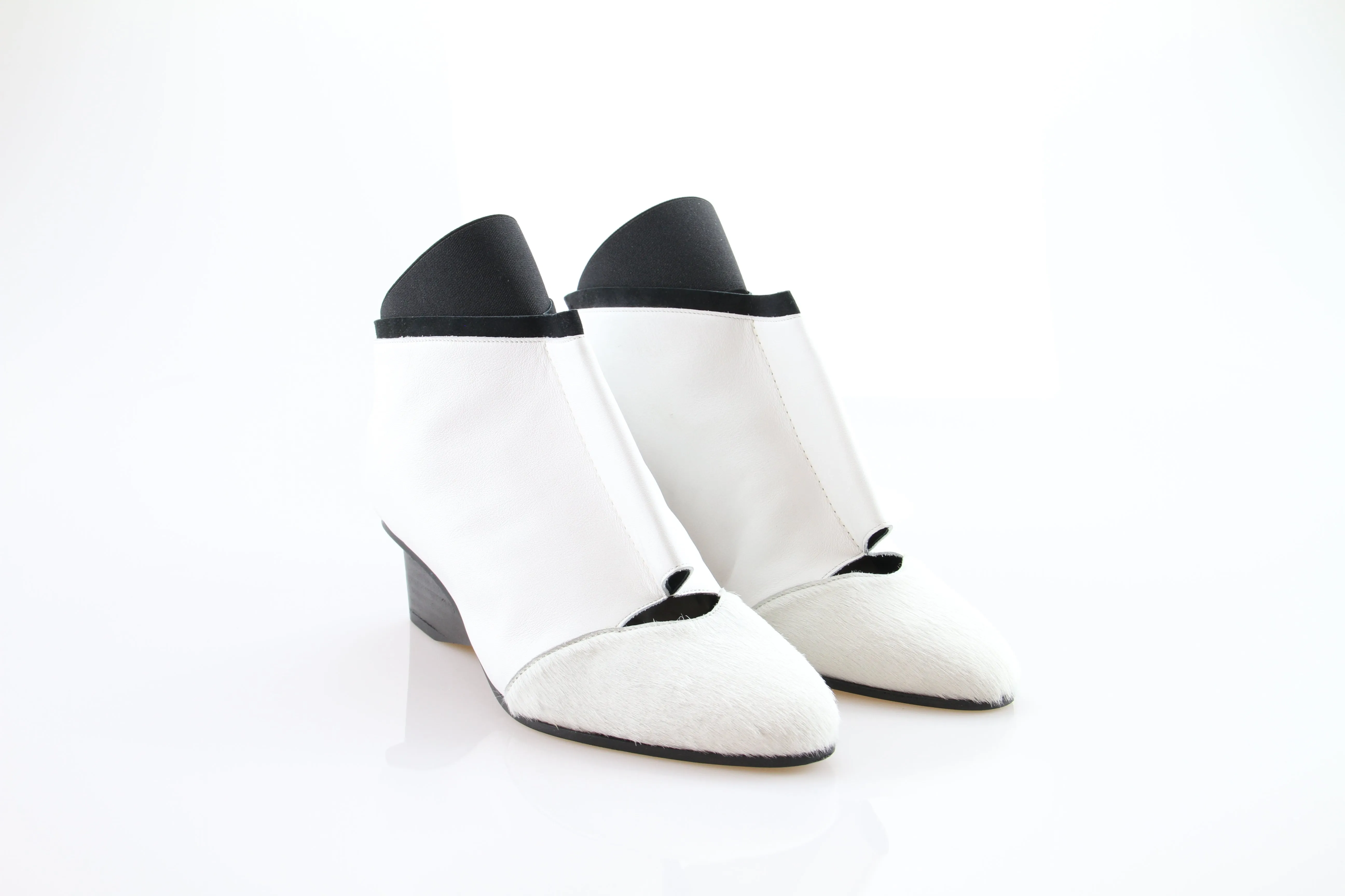 JUMP / WHITE PONY /
