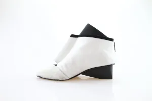 JUMP / WHITE PONY /