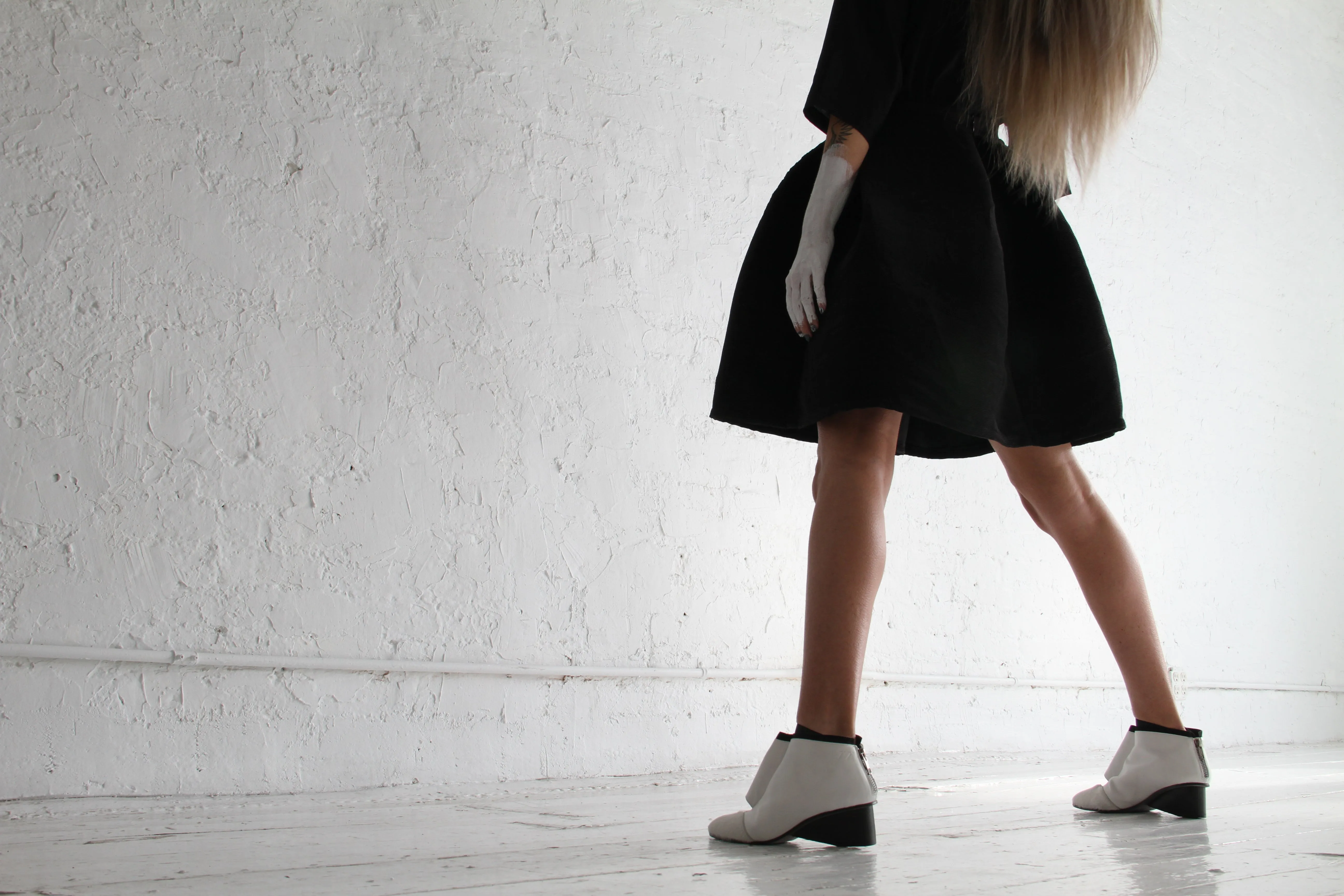 JUMP / WHITE PONY /