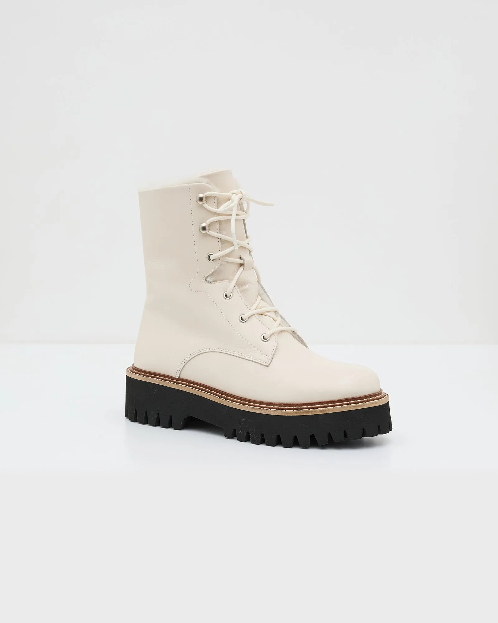 Lace-up boots in stiff Merinillo