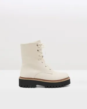 Lace-up boots in stiff Merinillo