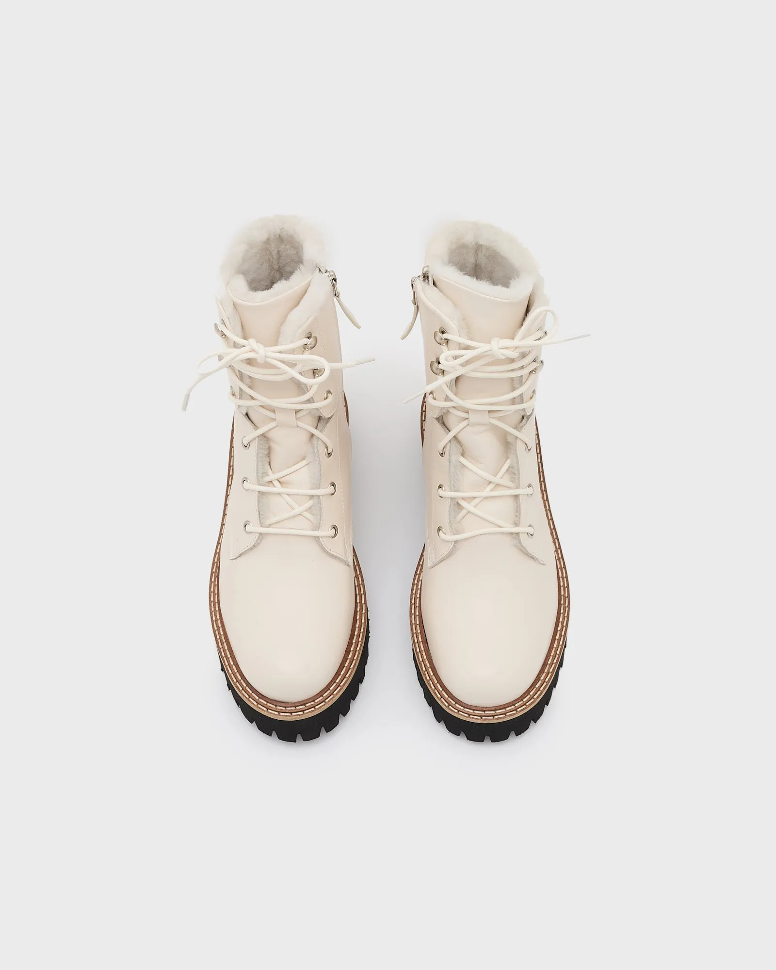 Lace-up boots in stiff Merinillo
