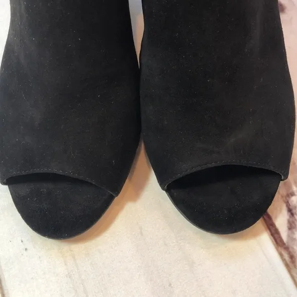 MARC FISHER BLACK SUEDE OPEN TOE SLINGBACK HEEL GOLD TRIM WOMEN'S 7 LIKE NEW