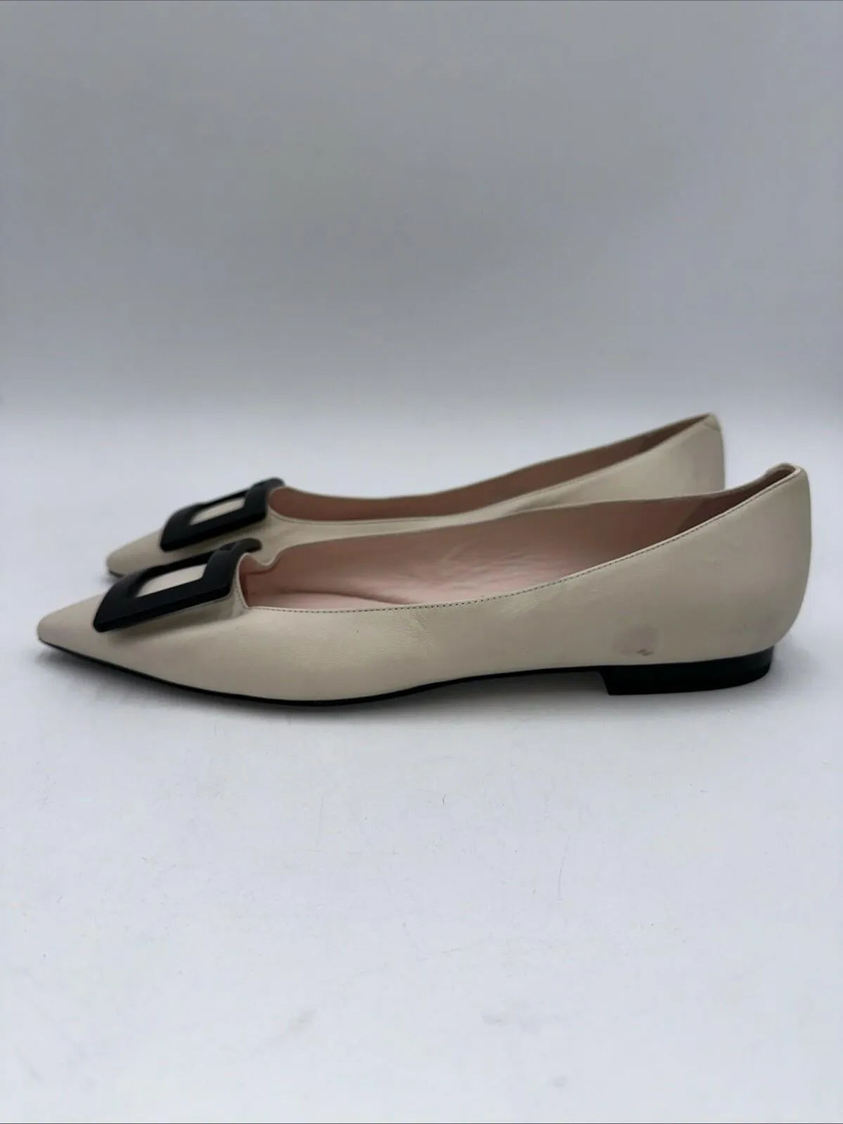 Roger Vivier Women’s Gommettine Ball Leather Ballet Flats in Beige Size 39 - Very Good
