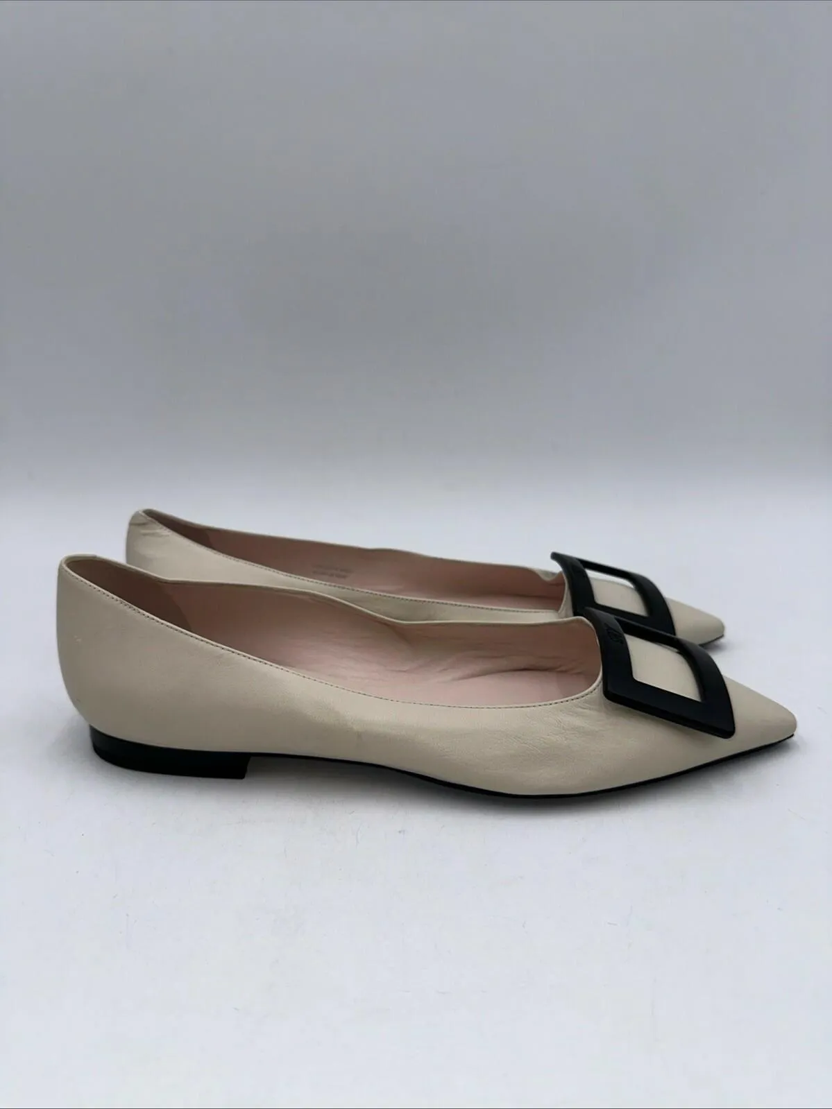 Roger Vivier Women’s Gommettine Ball Leather Ballet Flats in Beige Size 39 - Very Good