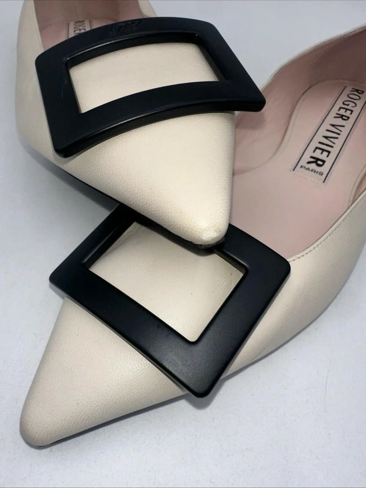 Roger Vivier Women’s Gommettine Ball Leather Ballet Flats in Beige Size 39 - Very Good