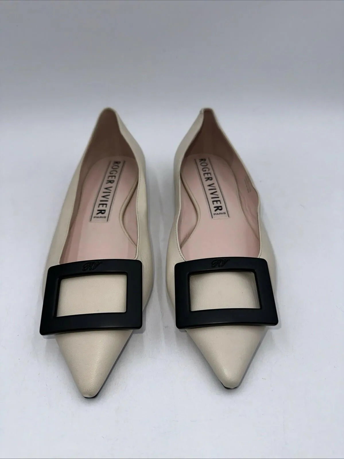 Roger Vivier Women’s Gommettine Ball Leather Ballet Flats in Beige Size 39 - Very Good