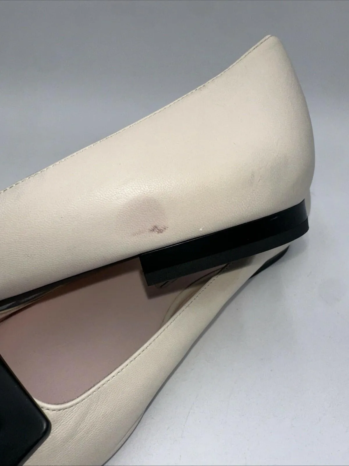 Roger Vivier Women’s Gommettine Ball Leather Ballet Flats in Beige Size 39 - Very Good