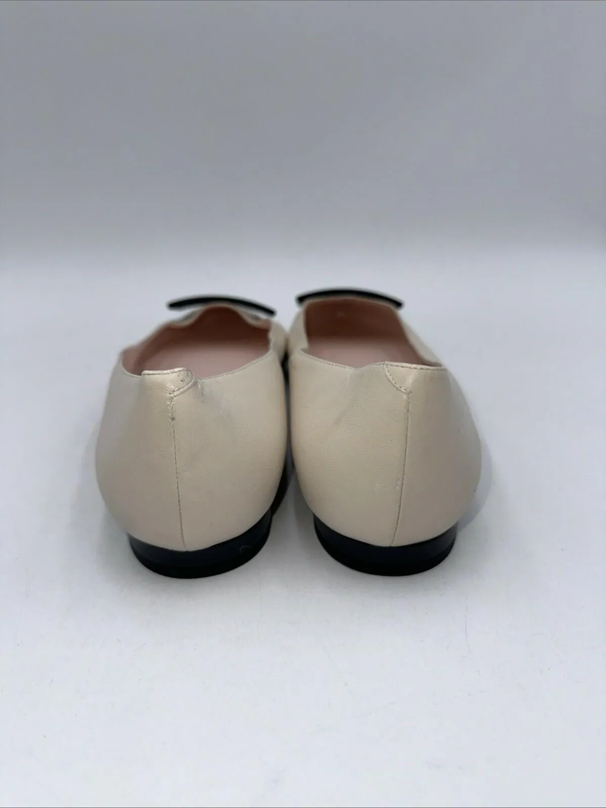 Roger Vivier Women’s Gommettine Ball Leather Ballet Flats in Beige Size 39 - Very Good