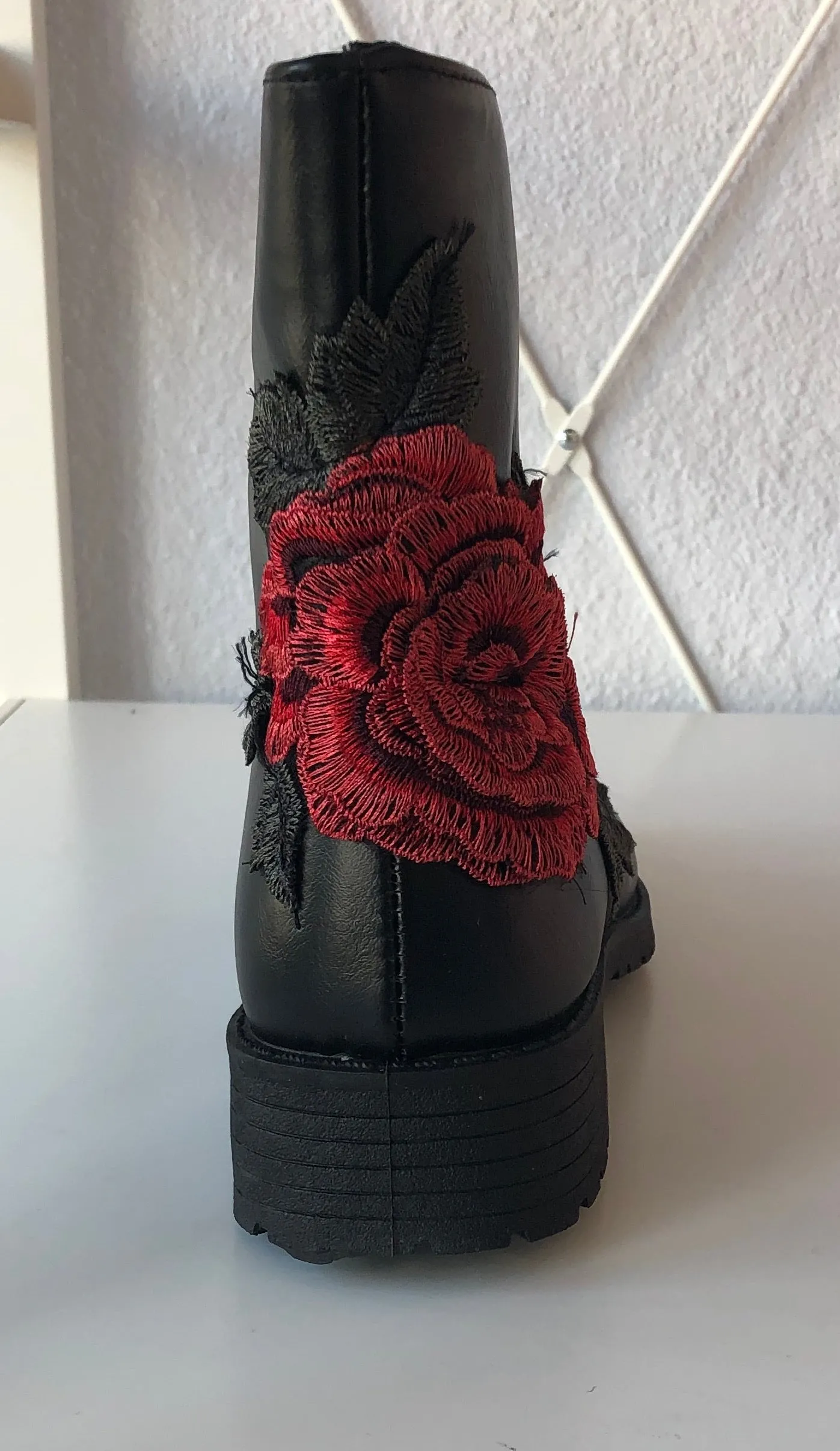TOPIC BOOTS