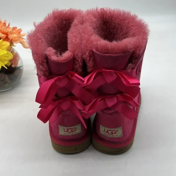 UGG Hot Pink Bow Mid Calf Suede Boots with Shearling lining Sz 4. MCL2730