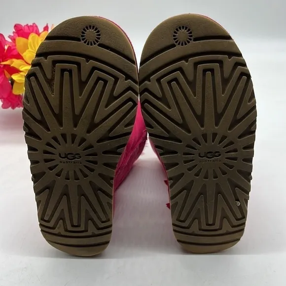 UGG Hot Pink Bow Mid Calf Suede Boots with Shearling lining Sz 4. MCL2730