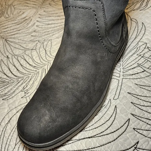 VGUC UGG Elsa Waterproof Lace Black Boots Sherpa Lined Sz 7.5