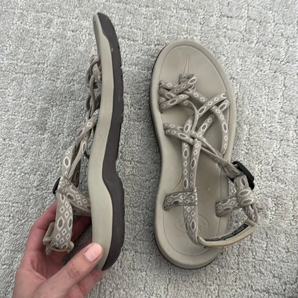 Viakix “Siena” tan Slingback adjustable sandal outdoor hiking toe strap cross