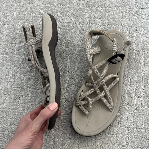 Viakix “Siena” tan Slingback adjustable sandal outdoor hiking toe strap cross