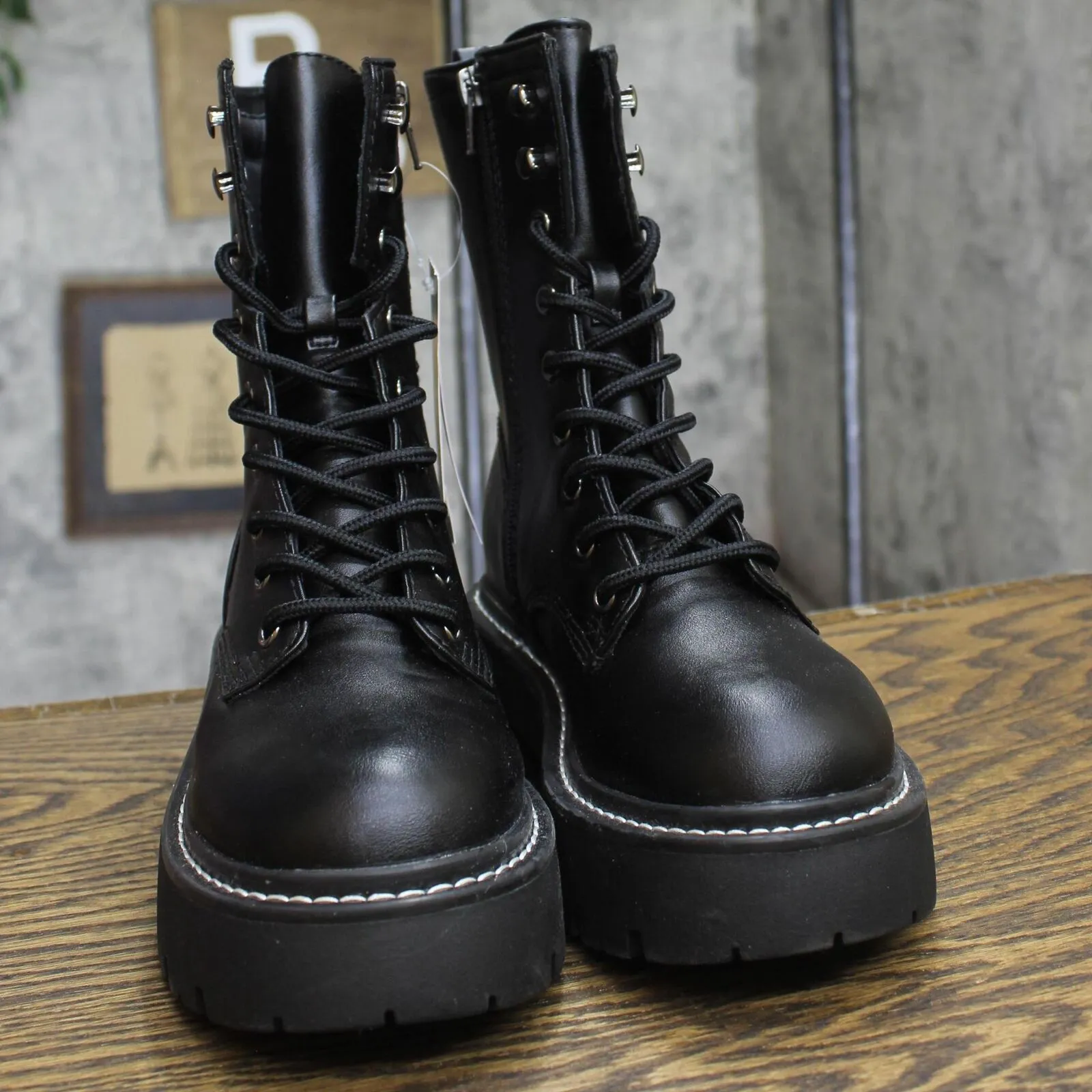 Wild Fable Womens Logan Lug Combat Boots with Memory Foam Insole Black 5.5M