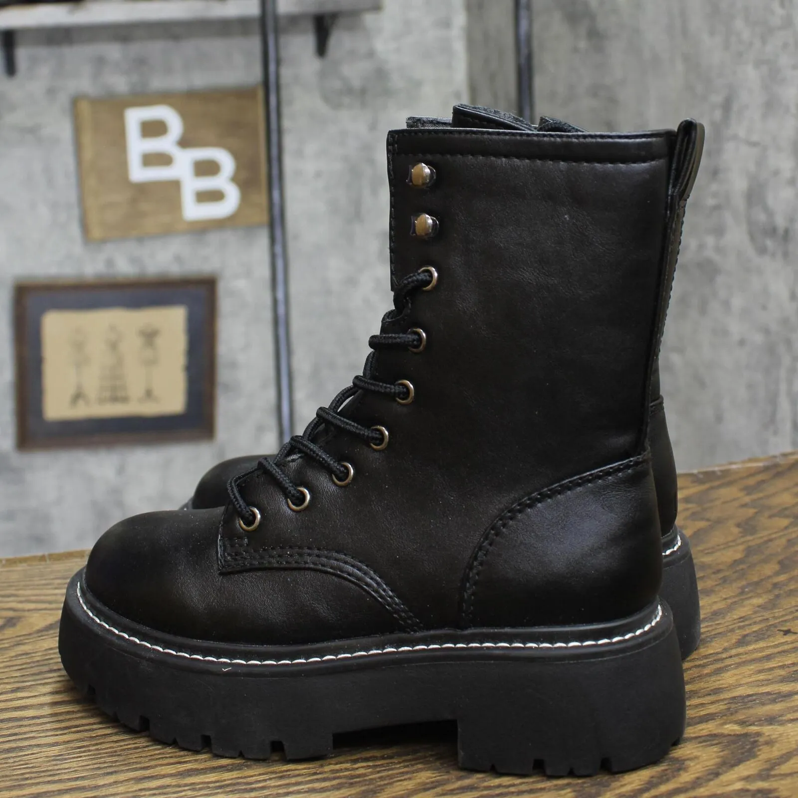 Wild Fable Womens Logan Lug Combat Boots with Memory Foam Insole Black 5.5M