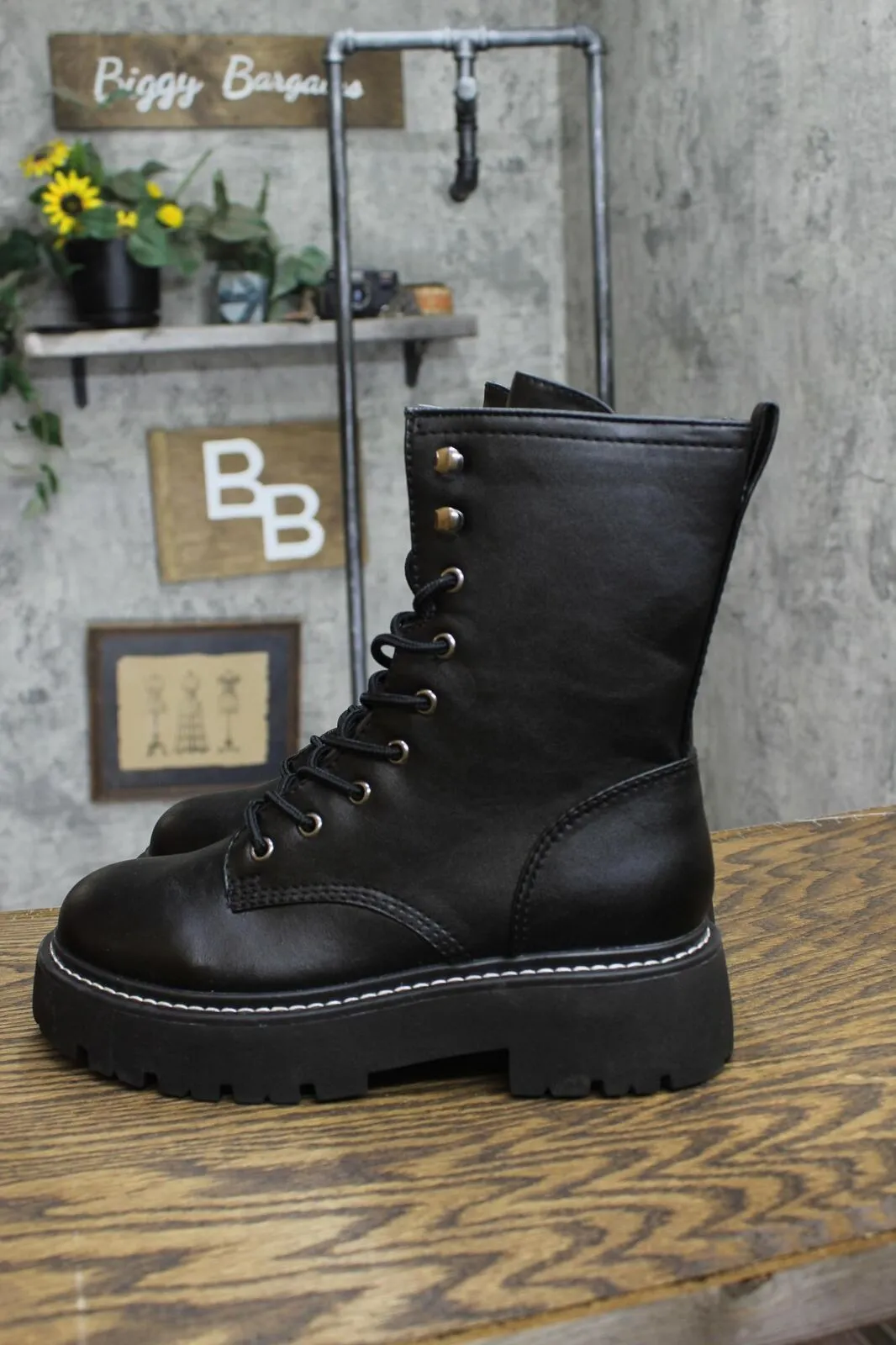 Wild Fable Womens Logan Lug Combat Boots with Memory Foam Insole Black 8M
