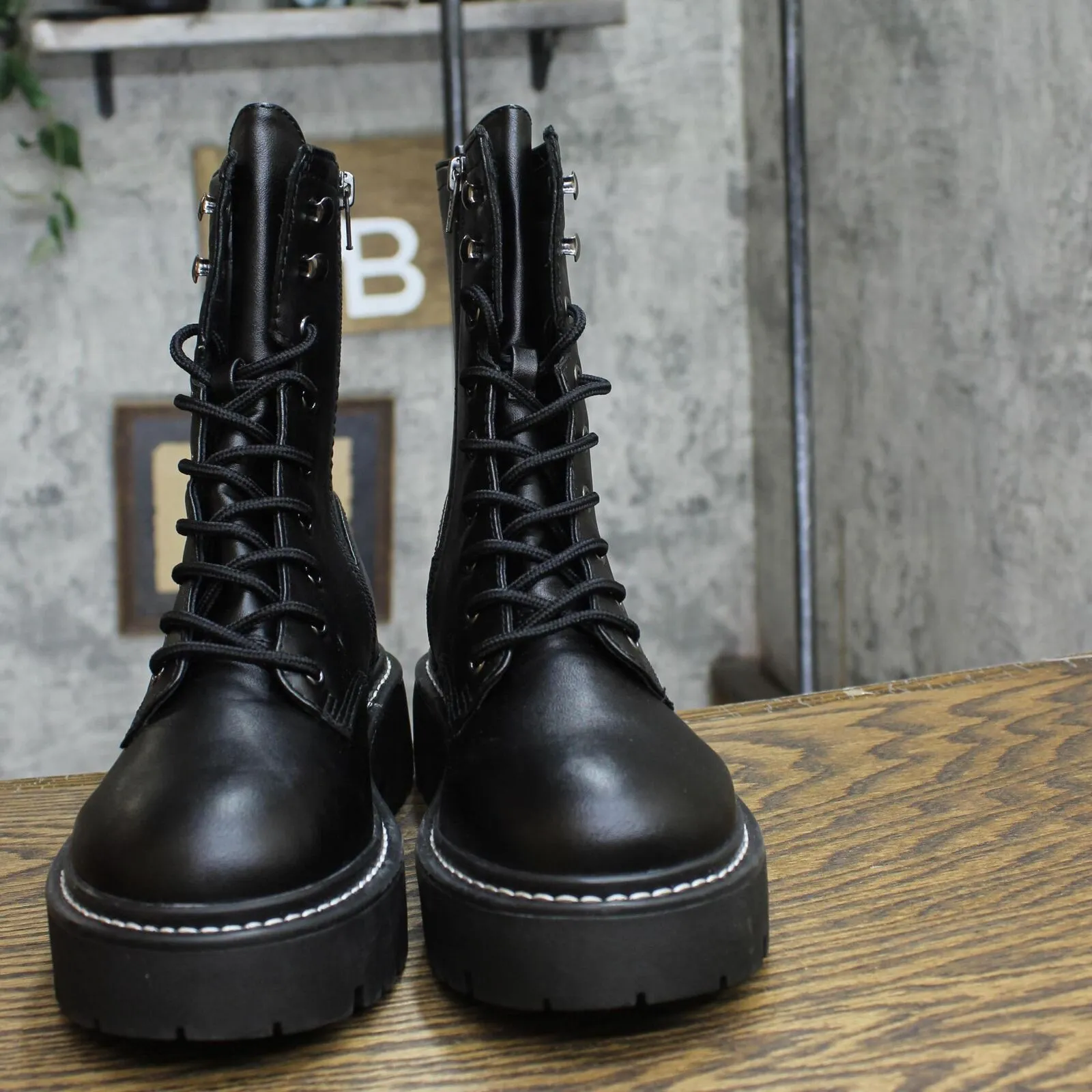 Wild Fable Womens Logan Lug Combat Boots with Memory Foam Insole Black 8M