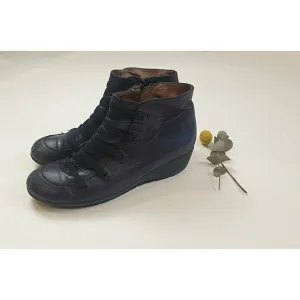 Wonders navy leather wedge heel boots with elastic front detail size 41